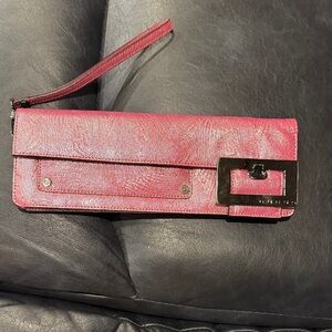 Guess Unique Elegant Pink Clutch